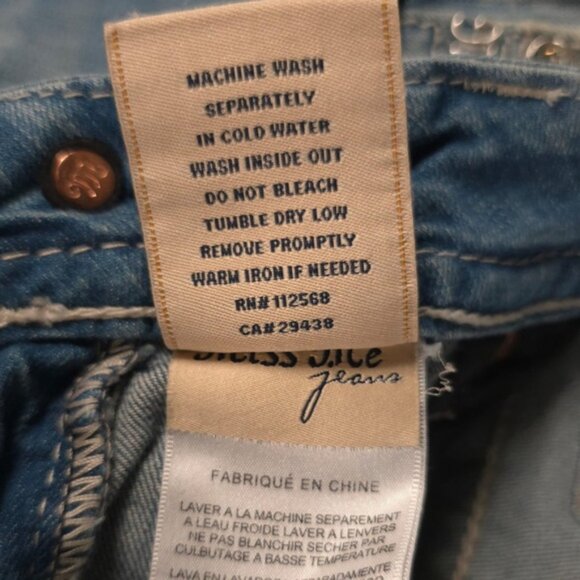 Miss Me Jeans SIGNATURE CUFFED CAPRI Crop Distressed Embroidered JP8229P Size 26 - Picture 16 of 16